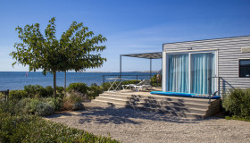 Arena Grand Kažela Camping Homes_Camping Villa 1st row to the sea