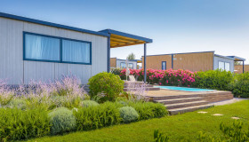 Arena Grand Kažela Camping Homes_Deluxe camping villa with private pool - first row to the sea